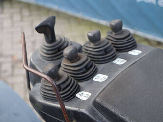 2016-toyota-02-8fgf30-1413945-45340018