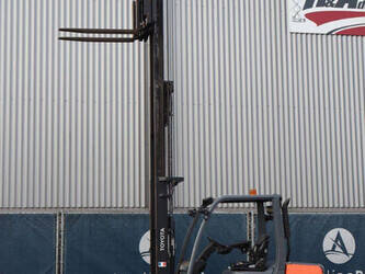 2016-toyota-02-8fgf30-1413945-45340025