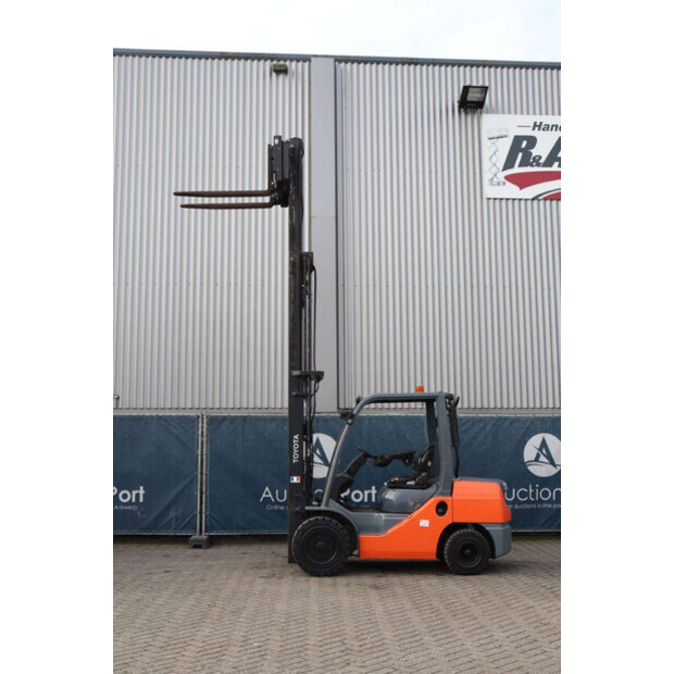 2016 تويوتا 02-8FGF30-45340026