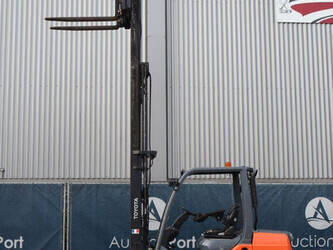 2016-toyota-02-8fgf30-1413945-45340026