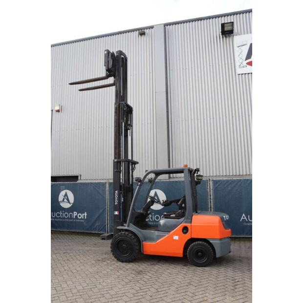 2016 تويوتا 02-8FGF30-45340027