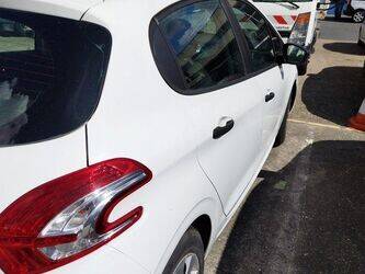 2012-peugeot-208-1414056-45353799