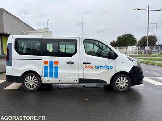 2015-renault-trafic-1414061-45353842