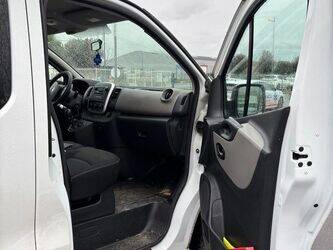 2015-renault-trafic-1414061-45353849