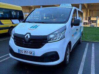 2015-renault-trafic-1414114-45354402