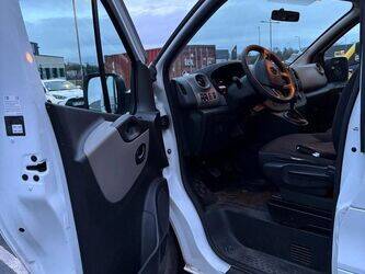 2015-renault-trafic-1414114-45354406