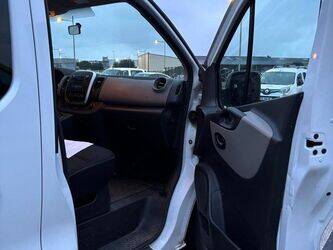 2015-renault-trafic-1414114-45354407