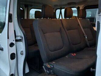 2015-renault-trafic-1414114-45354408