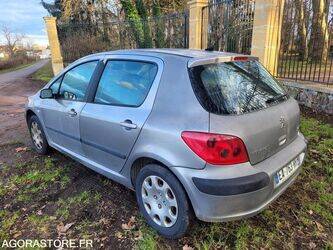 2004-peugeot-307-1414115-45354419