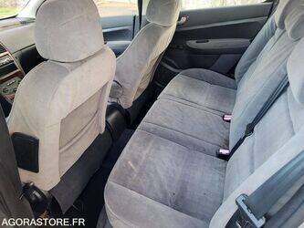 2004-peugeot-307-1414115-45354428