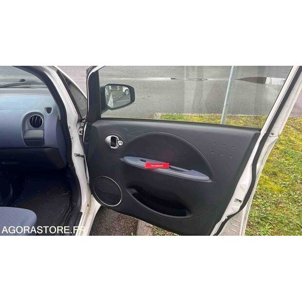 2013 Peugeot ION-45354518