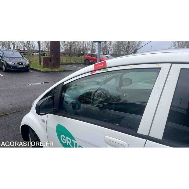 2013 Peugeot ION-45354544