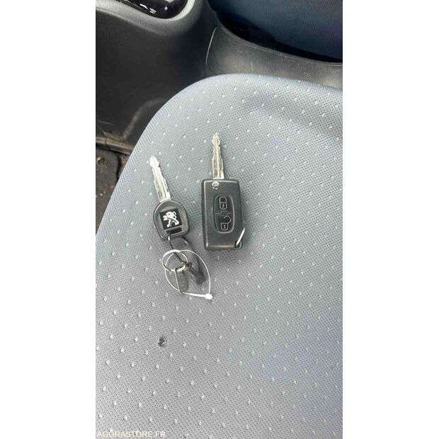 2013 Peugeot ION-45354550