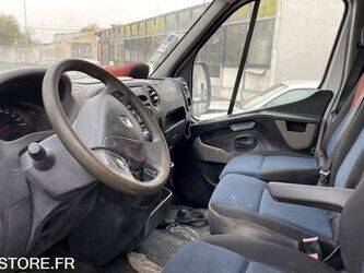 2016-renault-master-1413445-45354715