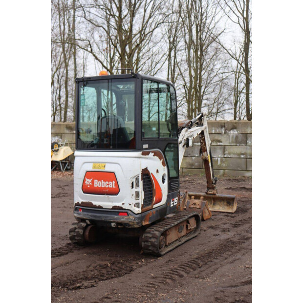 2016 بوبكات E19-45355987