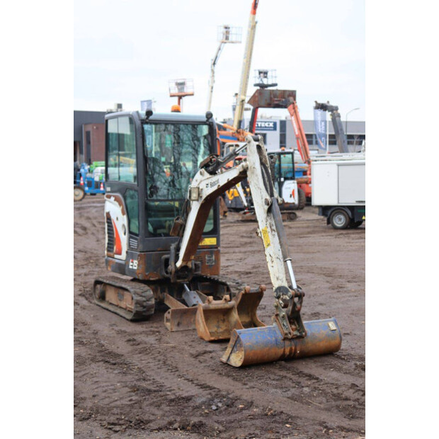 2016 بوبكات E19-45355988