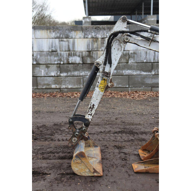 2016 بوبكات E19-45355992