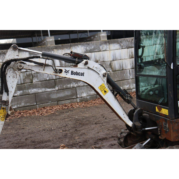 2016 بوبكات E19-45355993