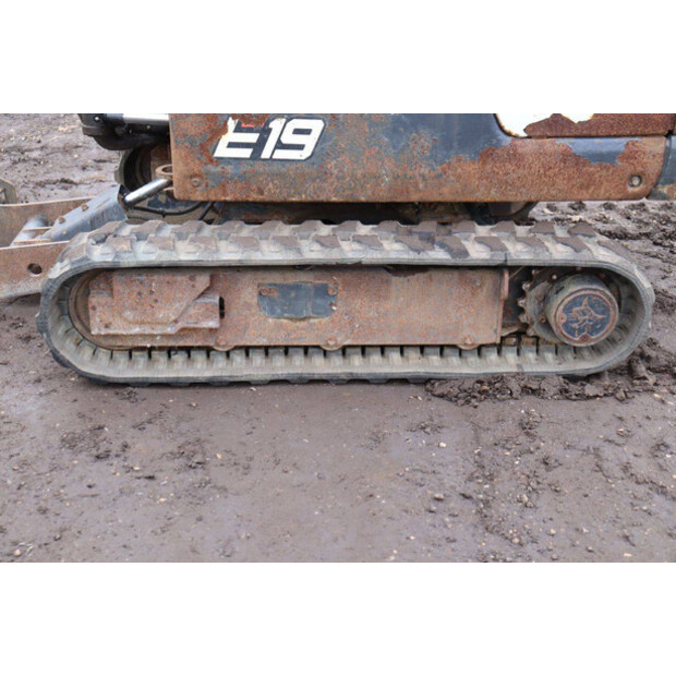 2016 بوبكات E19-45356003