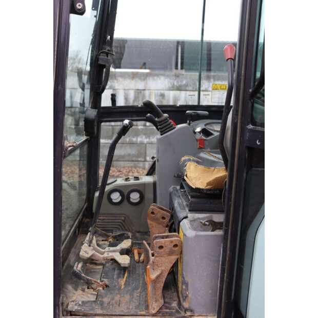 2016 بوبكات E19-45356009