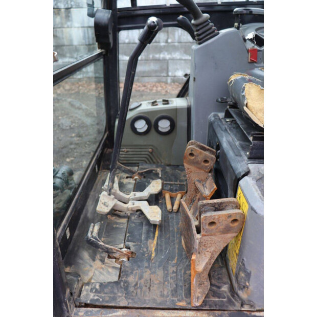 2016 بوبكات E19-45356011