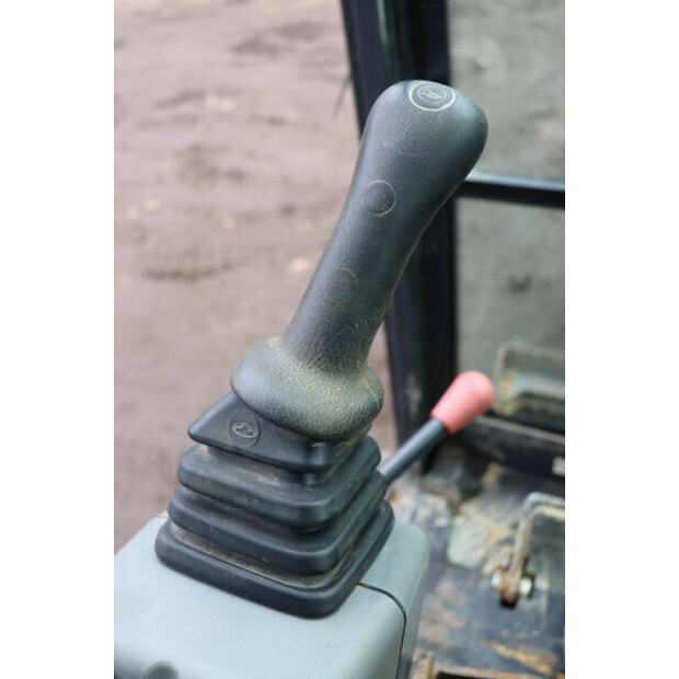 2016 بوبكات E19-45356015