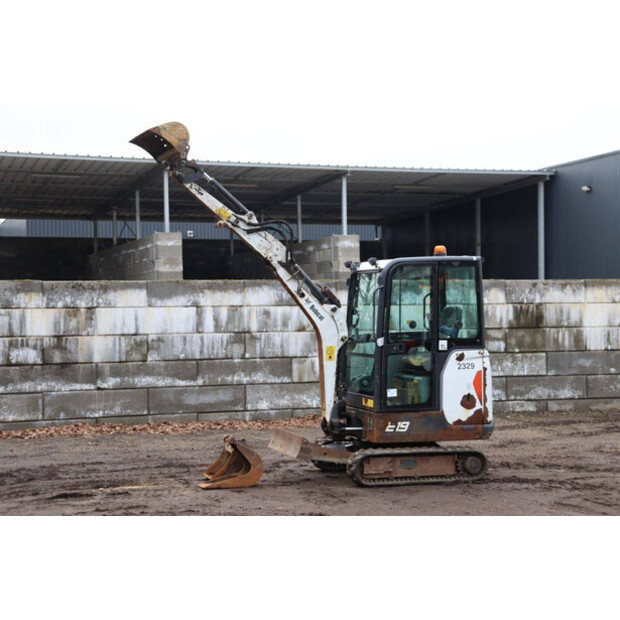 2016 بوبكات E19-45356016