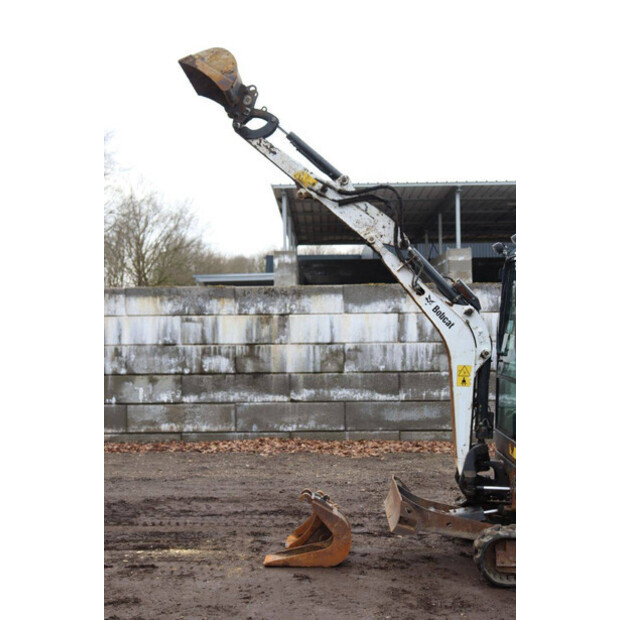 2016 بوبكات E19-45356019