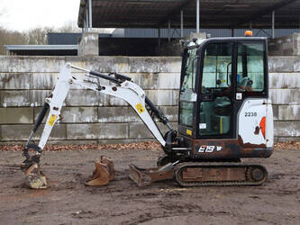 صورة ل حفارات صغيرة 2015 بوبكات E19