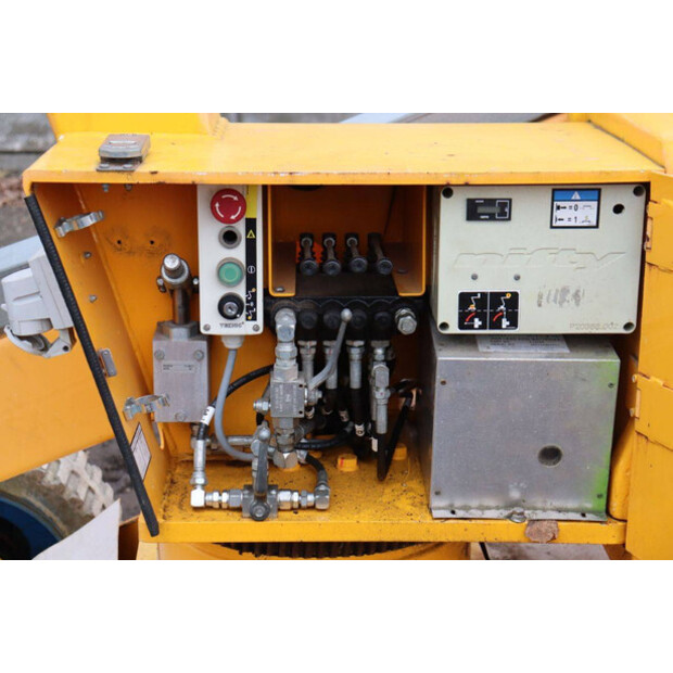 2012 NIFTY HR12-45356289