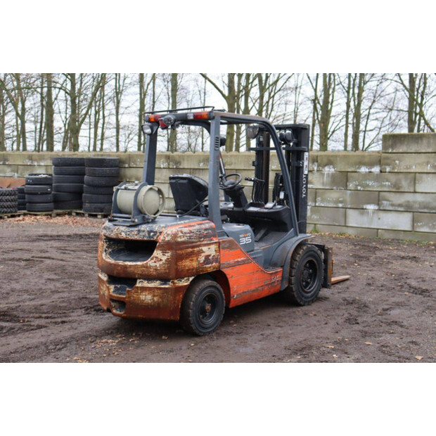 2016 تويوتا 02-8FGJF35-45356652