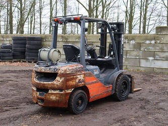 2016-toyota-02-8fgjf35-1414195-45356652