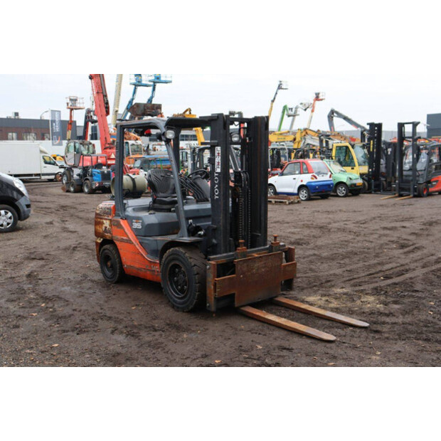 2016 تويوتا 02-8FGJF35-45356653