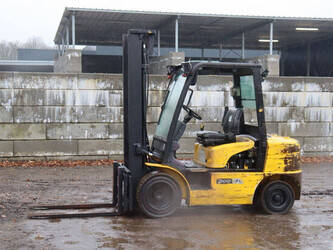 Image for LIFTS 2011 Hyundai 30D-7E for Sale in United Arab Emirates