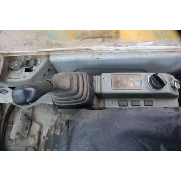 2010 نيو هولاند E115SR-45357426