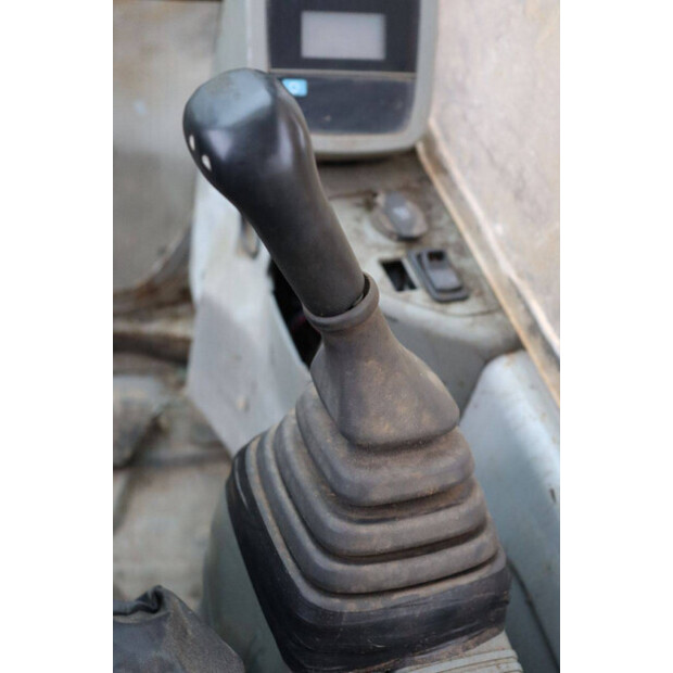 2010 نيو هولاند E115SR-45357428