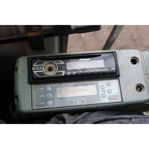 2010 نيو هولاند E115SR-45357429