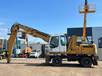 صورة ل حفارات بعجلات 2008 ليبهير A904C