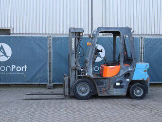 صورة ل رافعات شوكية 2016 دووسان D25 للبيع في الإمارات العربيّة المتّحدة