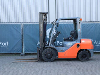 2011-toyota-02-8fdf30-1414241-45358180