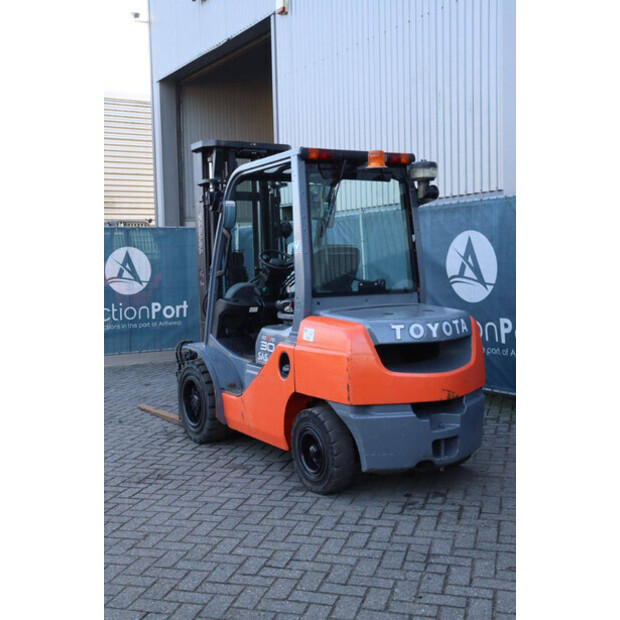 2011 تويوتا 02-8FDF30-45358182