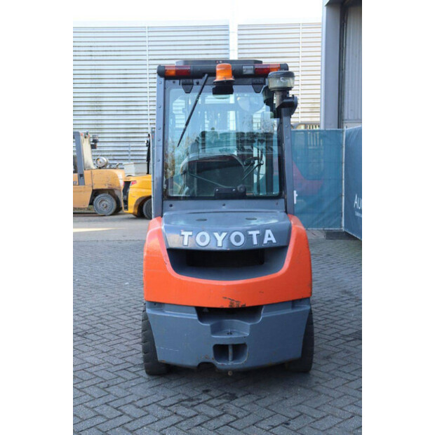 2011 تويوتا 02-8FDF30-45358183