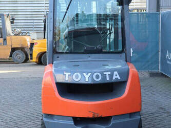 2011-toyota-02-8fdf30-1414241-45358183