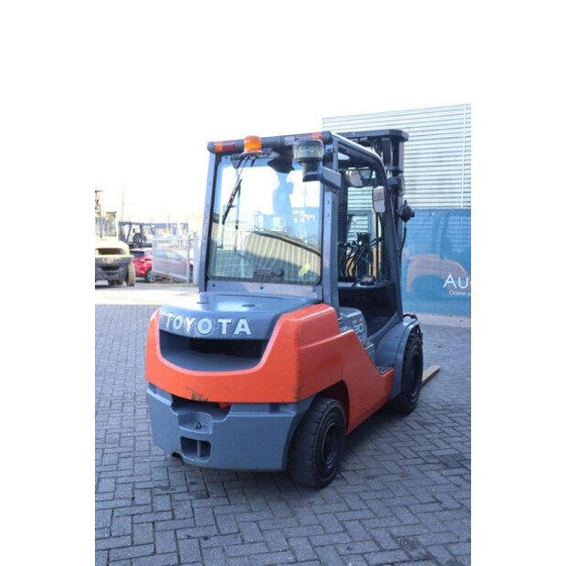 2011 تويوتا 02-8FDF30-45358184