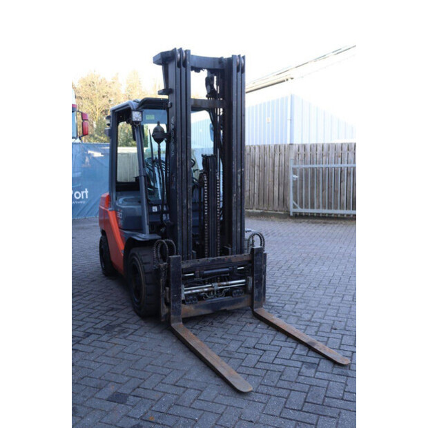 2011 تويوتا 02-8FDF30-45358185