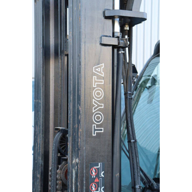 2011 تويوتا 02-8FDF30-45358190