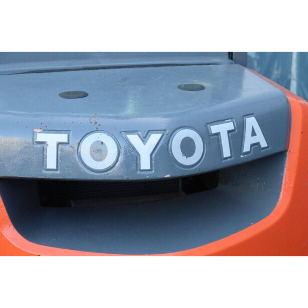 2011 تويوتا 02-8FDF30-45358197