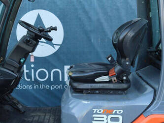 2011-toyota-02-8fdf30-1414241-45358199