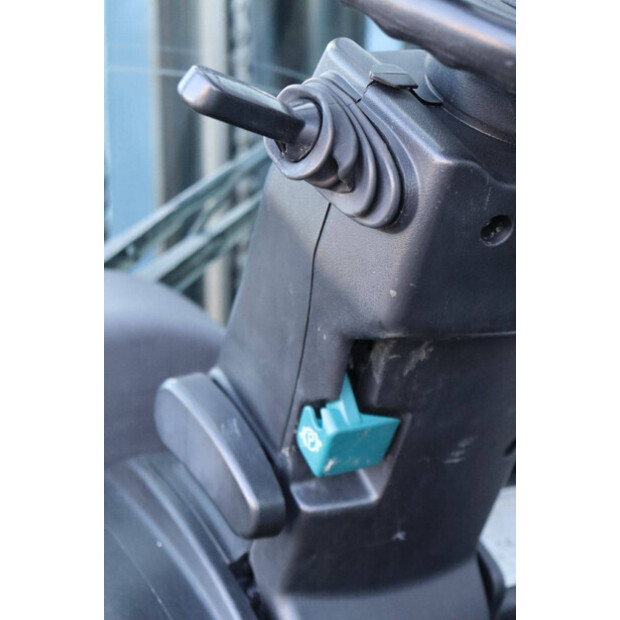 2011 تويوتا 02-8FDF30-45358203