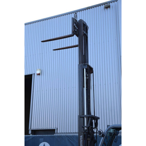 2011 تويوتا 02-8FDF30-45358216